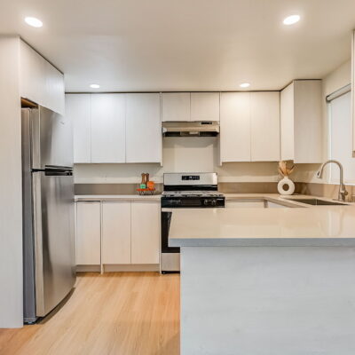 25 web or mls N Kingsley Dr 025